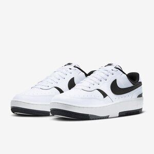 Nike Gamma Force Women’s Shoes…Size 6